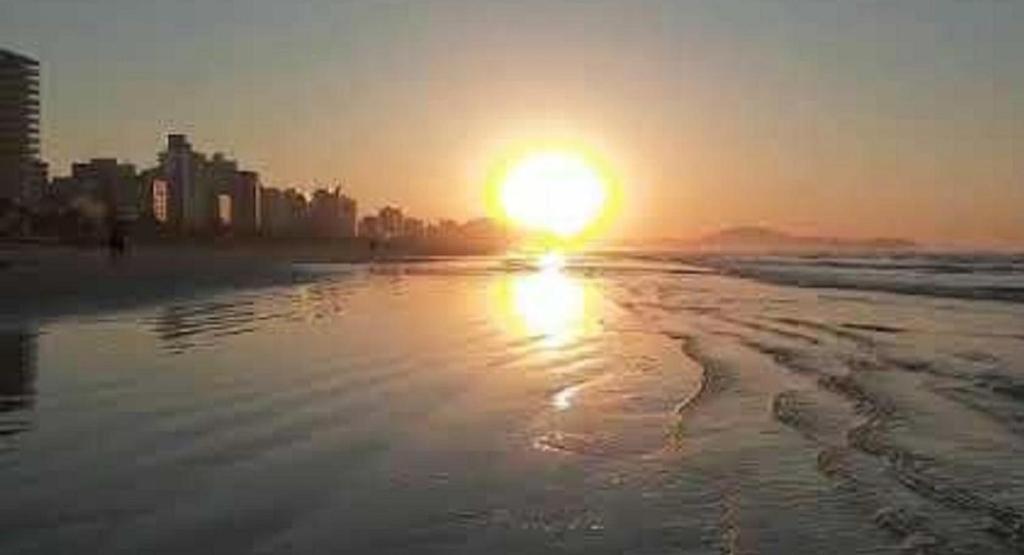 Hospedagem Primeira Quadra Da Praia 프라이아 그란데 외부 사진